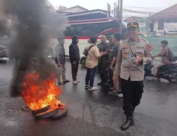 Aksi Tolak Kenaikan BBM di Ciputat Berlangsung Kondusif, TNI-Polri Kawal Penyampaian Aspirasi Mahasiswa