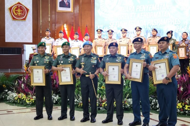 Danrem 052 Terima Brevet Kehormatan Paspampres