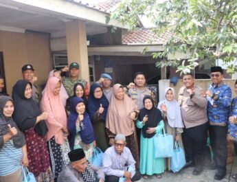 Kapolres Tangerang Kota Salurkan Bantuan Sembako untuk Warga Kampung Ledug
