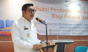 PEMBUKAAN SOSIALISASI PERDANGANGAN BARANG DAN JASA BAGI PELAKU USAHA - WAKIL 3