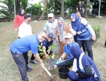 Sachrudin Pimpin Aksi Tanam Pohon di Festival Cisadane, Tegaskan Komitmen Jaga Lingkungan