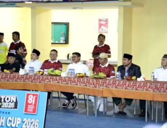 Wali Kota Tangerang Buka Turnamen Badminton Piala Camat Cipondoh 2026