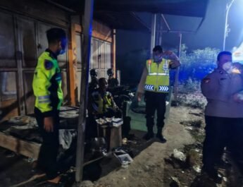 Polresta Tangerang Jaga Rumah Warga dan Bantu Pengungsi Terdampak Asap TPA Jatiwaringin