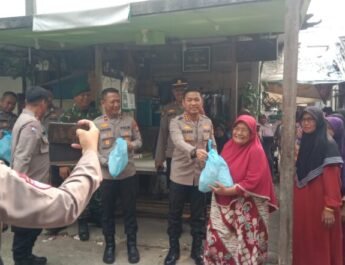 Hari Bhayangkara ke-80, Polsek Karawaci Bagikan 100 Paket Sembako untuk Warga Cimone