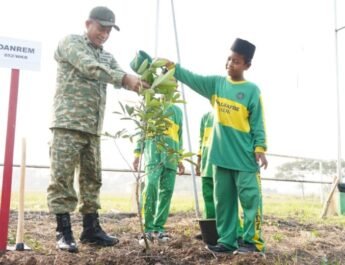 Korem 052 Tanam 2.000 Pohon di Tangerang