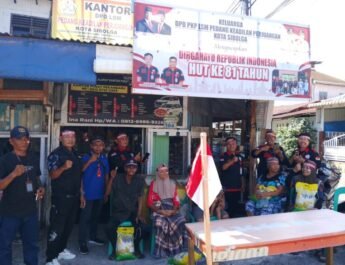 Maknai HUT RI ke-81, LSM PKP Sibolga Bagikan Sembako untuk Warga Kurang Mampu