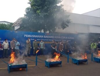 Puluhan Juta Batang Rokok Ilegal Dimusnahkan Bea Cukai Banten