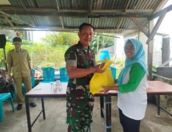 Jaga Jakarta On The Spot, Koramil 05/Ciputat Salurkan 30 Paket Sembako kepada Warga